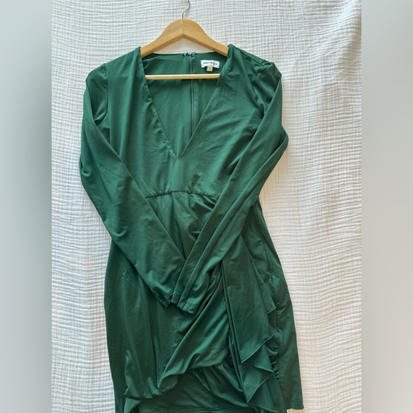 Superdown REVOLVE  Martyna Deep V Dress in Emeral - Picture 6 of 7